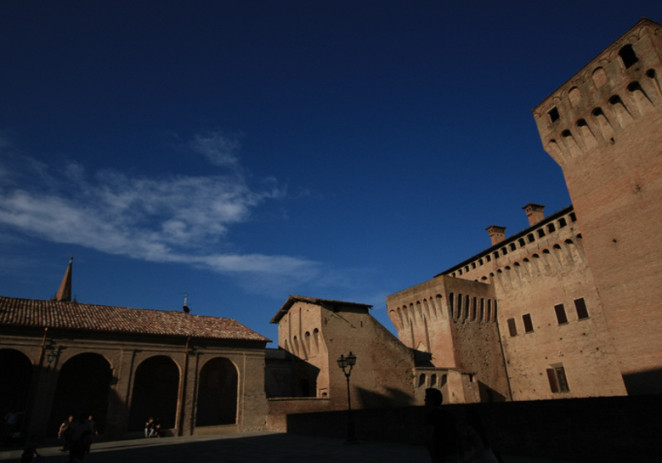 Chiusura centro storico Vignola, il mistero del volantino notturno